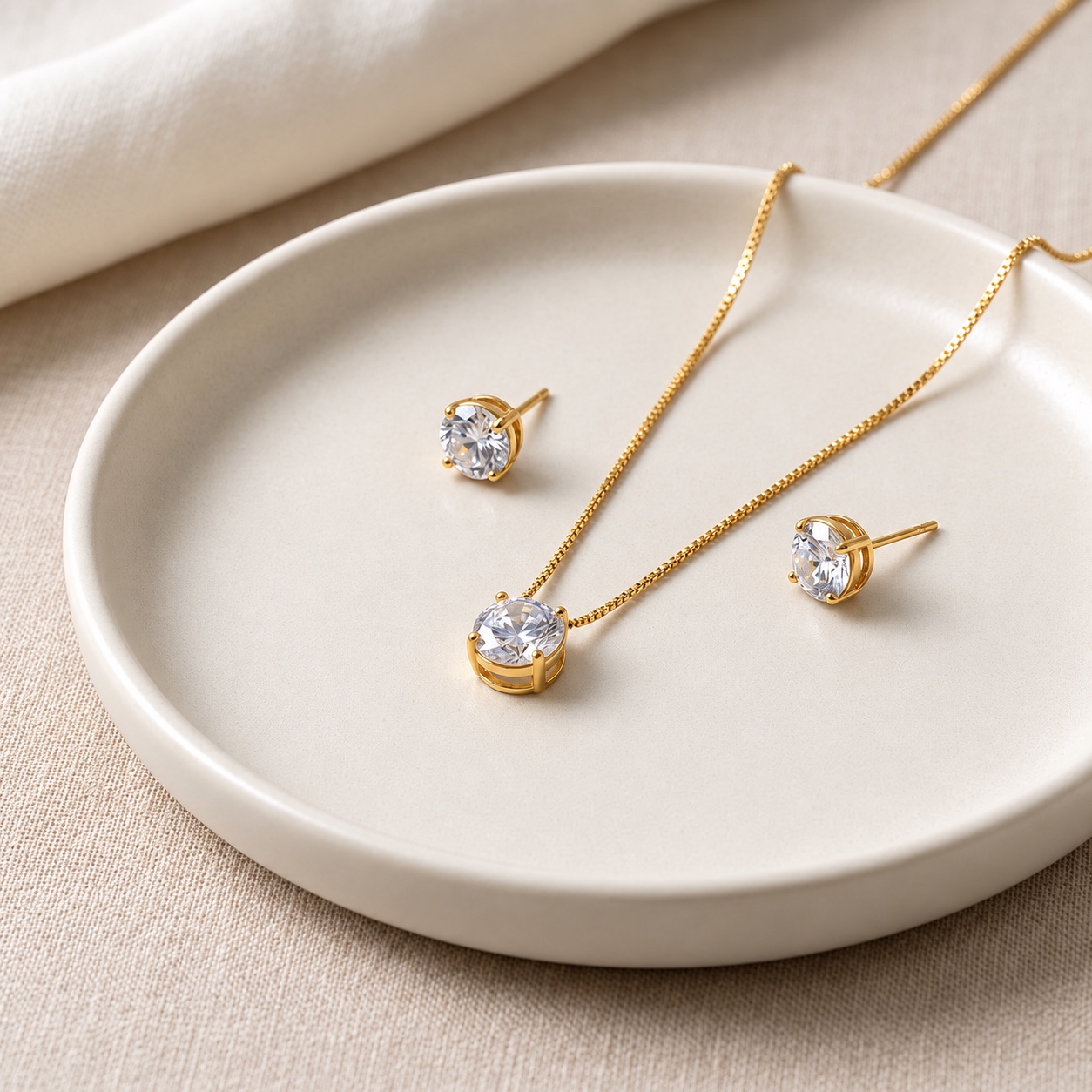 Conjunto dourado com colar e brincos ponto de luz